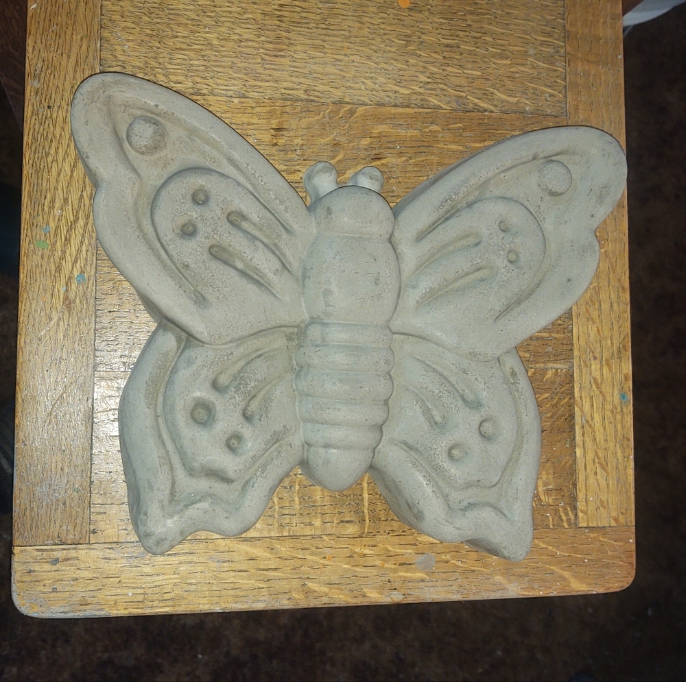 Butterfly stepping stone (unpainted)